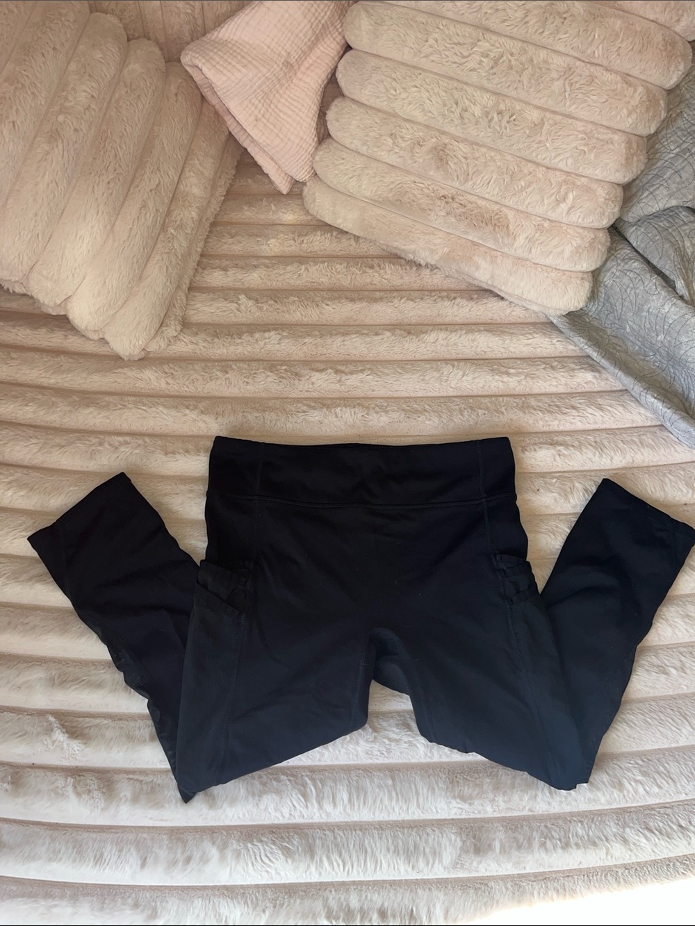 Motion 365 Fabletics Black Capris